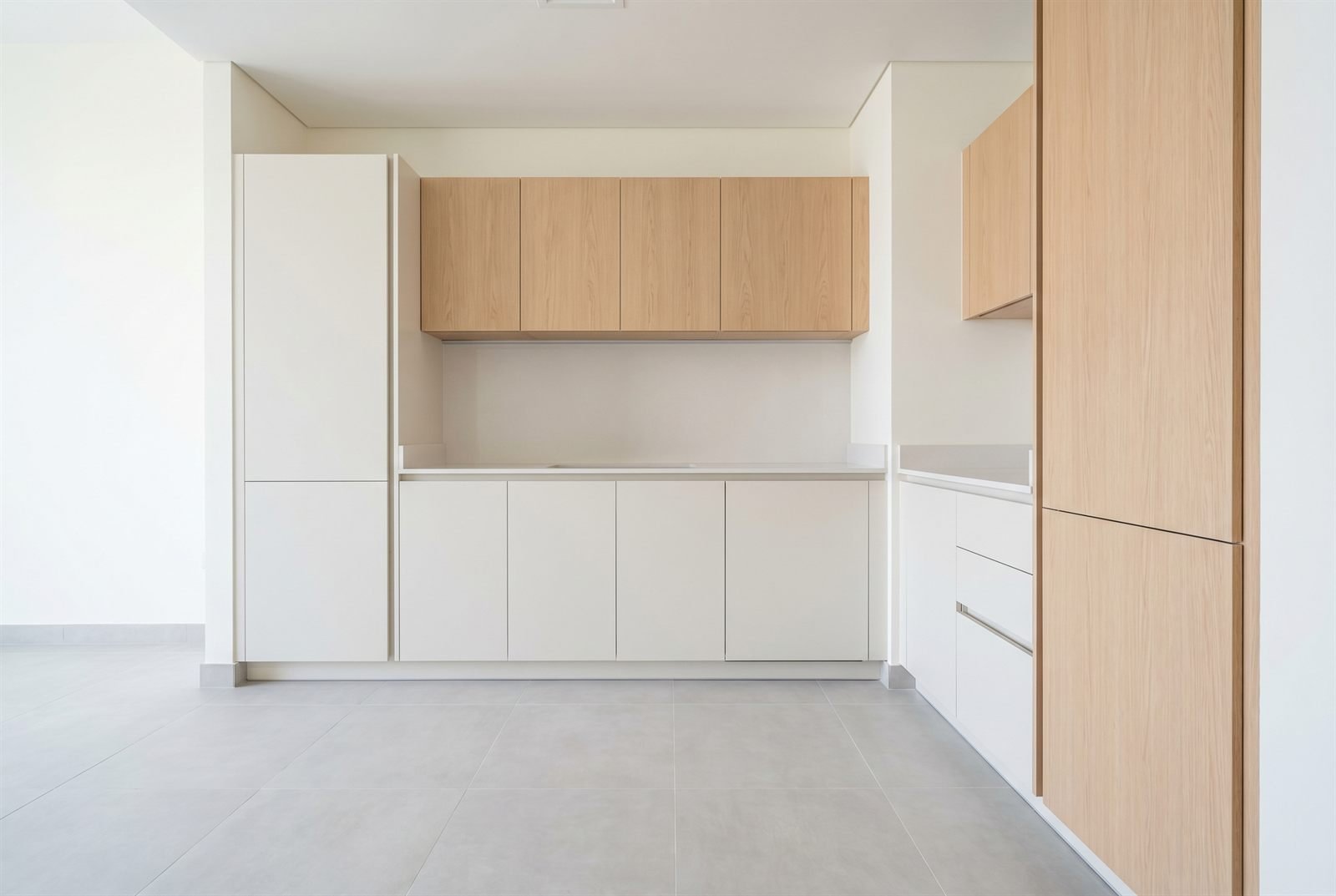 Modern fitted kitchen cabinetry, Dubai