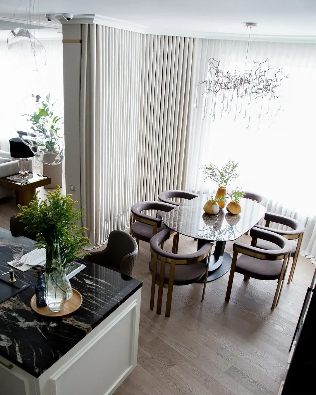 Round dining table with hanging chandelier, Dubai